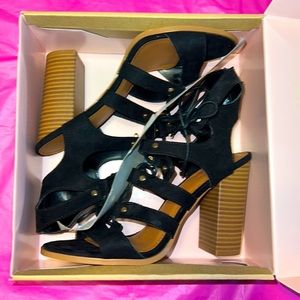 Chucky heeled sandals 🖤